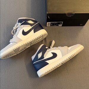 New in Box AIR JORDAN 1 MID